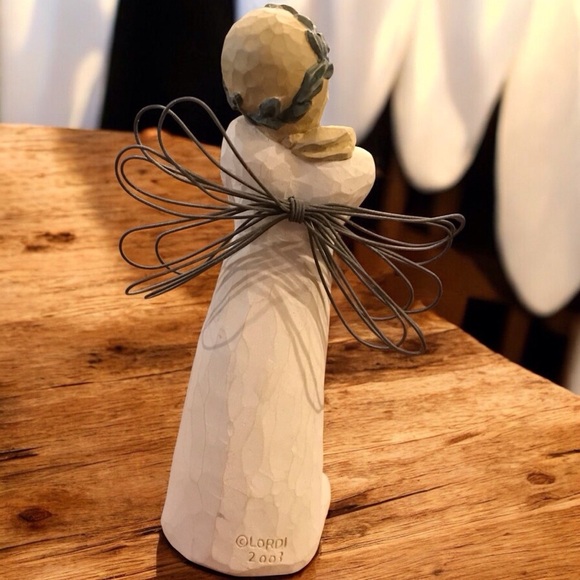 Willow Tree Celebrate‎ Angel Figurine by Susan Lordi Demdaco 2003 - Picture 2 of 3